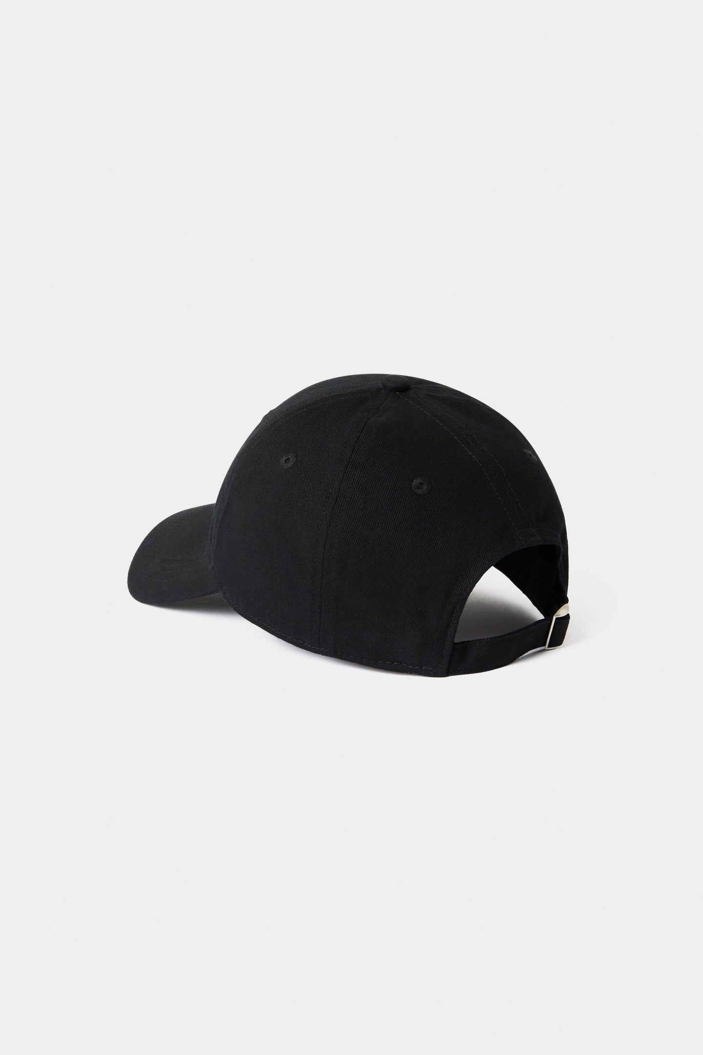 SIR the label SIR. Cap BLACK