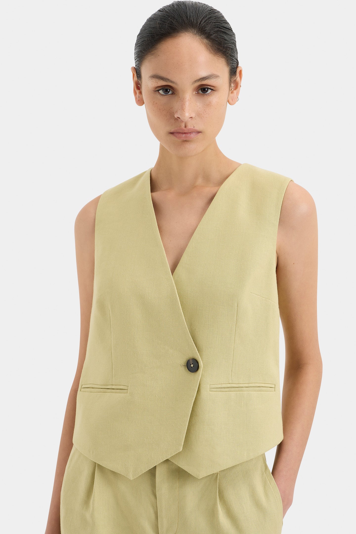 SIR the label Montecito Vest KHAKI