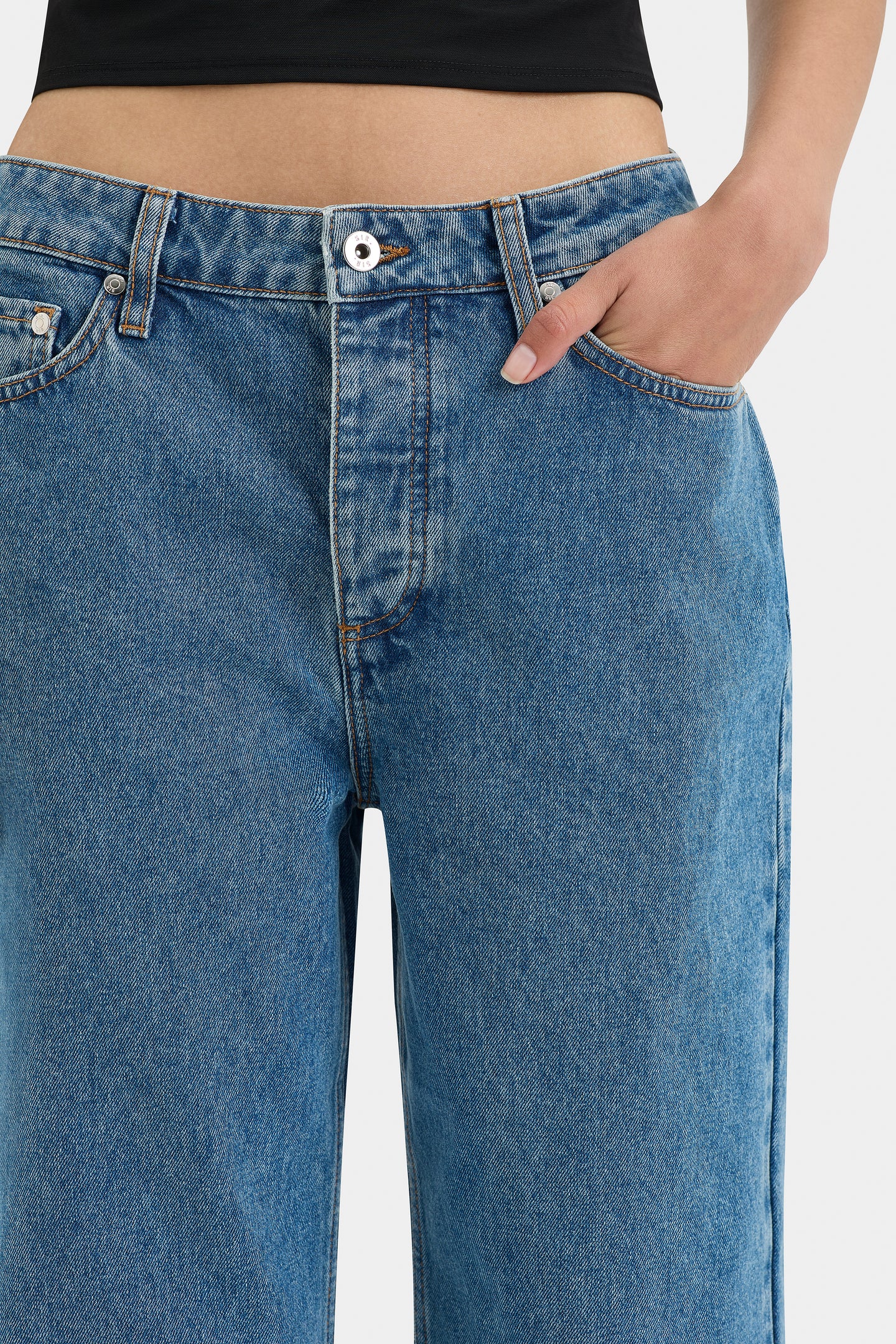 SIR the label Classic Straight Leg Jean LIGHT INDIGO